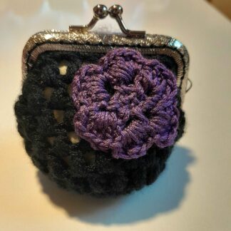 Monedero Negro con Flor Morada