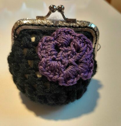 Monedero Negro con Flor Morada