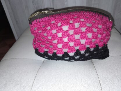 estuche rosa y negro - Imagen 3