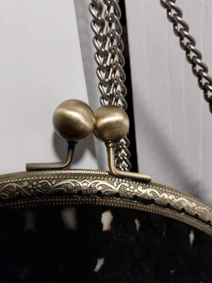 Bolso de Hilo a Crochet Negro con Flecos y Cadena Regulable - Imagen 4
