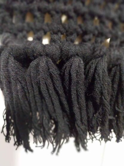 Bolso de Hilo a Crochet Negro con Flecos y Cadena Regulable - Imagen 2