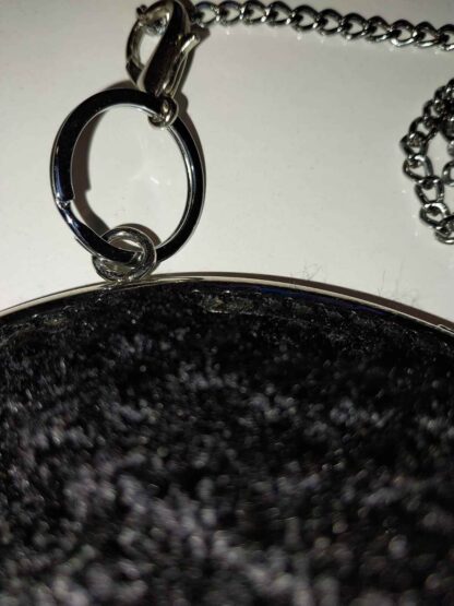 Bolso de Hilo a Crochet Negro con Flecos y Cadena Regulable - Imagen 3