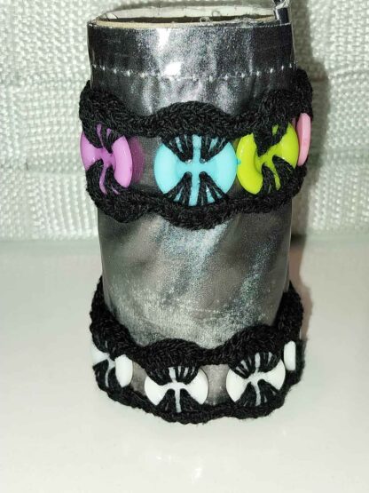 Pulsera de Hilo Negro con Botones de Colores