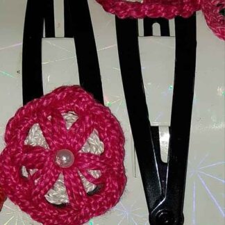 Par de Horquillas a Crochet con Flor Rosa y Blanca