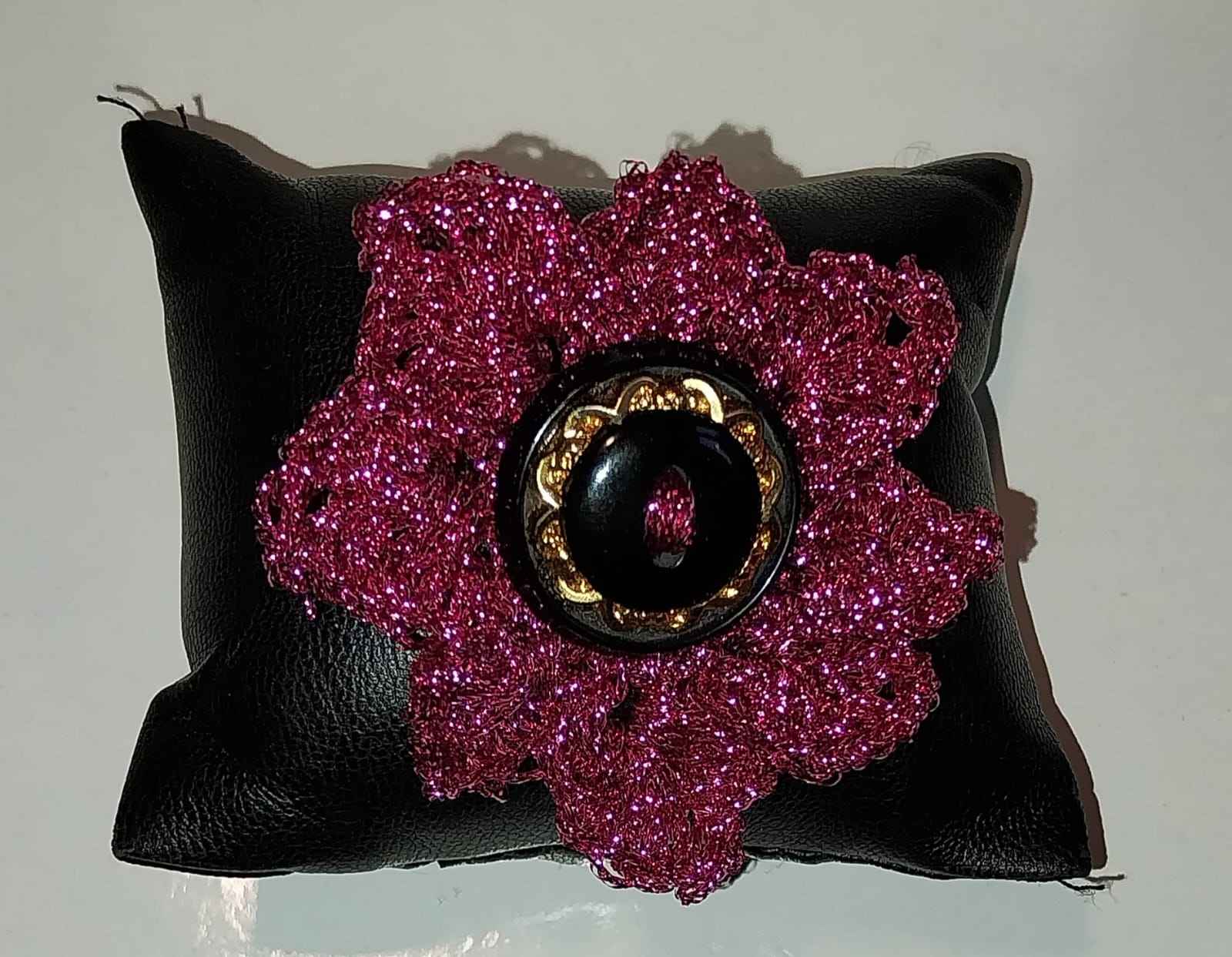 BROCHES
